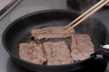 ステーキをフライパンで美味しく焼く方法をコツから種類などアルミホイルを使った焼き方も紹介